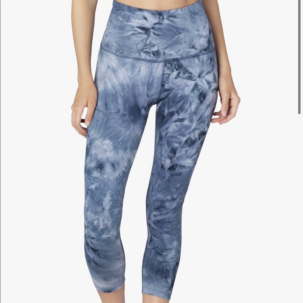 Beyond Yoga Smoke Show Navy Capri Cropped Leggings